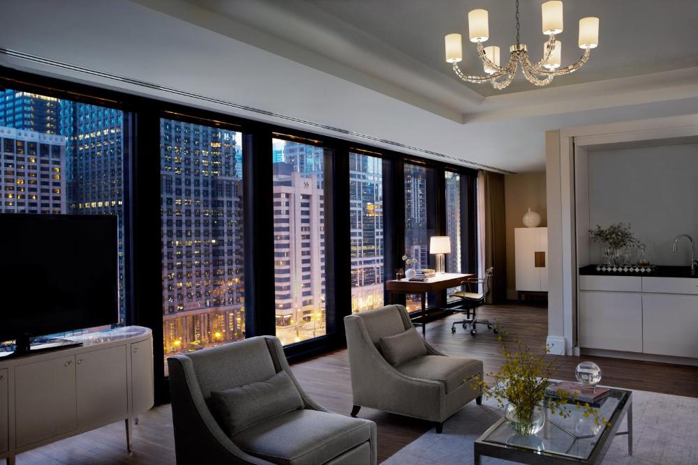 Club One-Bedroom River View Suite interior